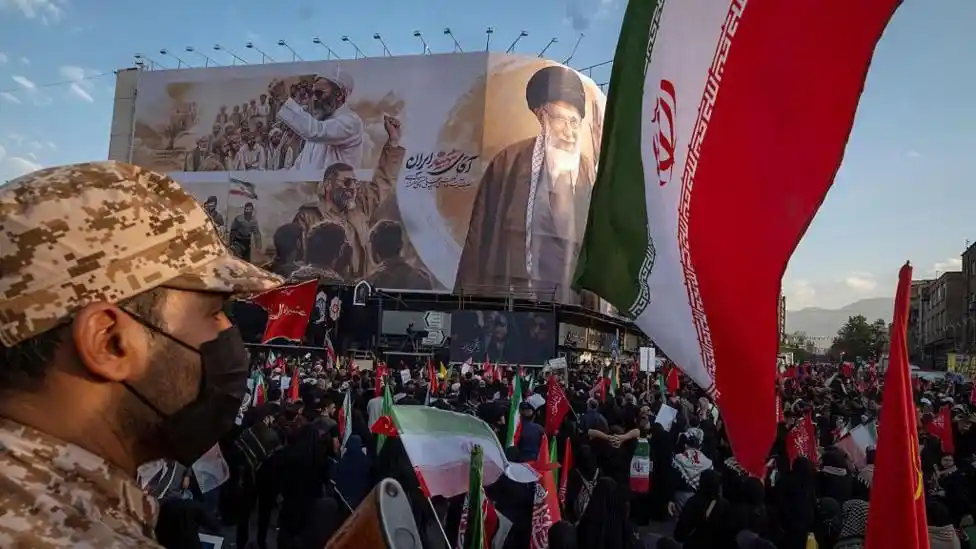 Iran threatens to block Strait of Hormuz as US launches new strikes