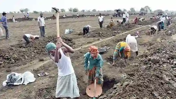 MGNREGS Transition Cuts 67.6 Lakh Workers in Two Weeks