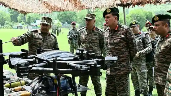 Army Chief Reviews Security Along LoC in Jammu & Kashmir