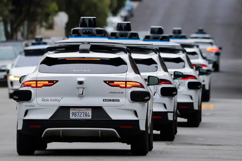 Robotaxi Wars: Uber-Waymo Split and NHTSA’s AV Ultimatum