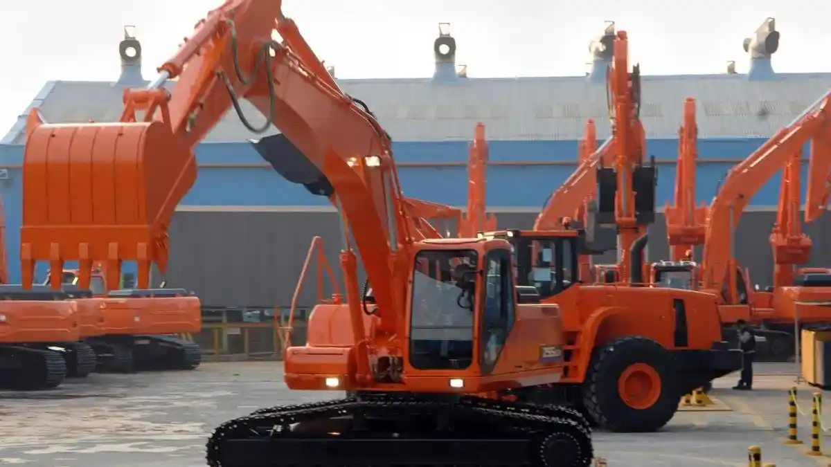 India Construction Equipment Market Drops 41% in June 2025